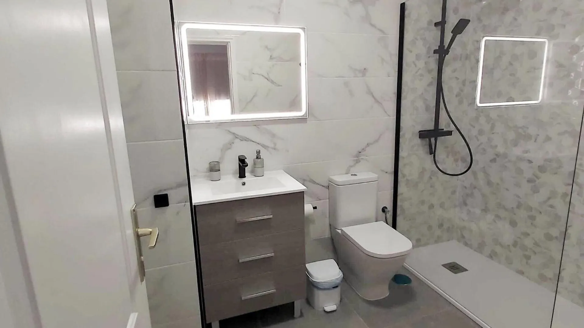 Amplio Piso En Candelaria Con Piscina 아파트